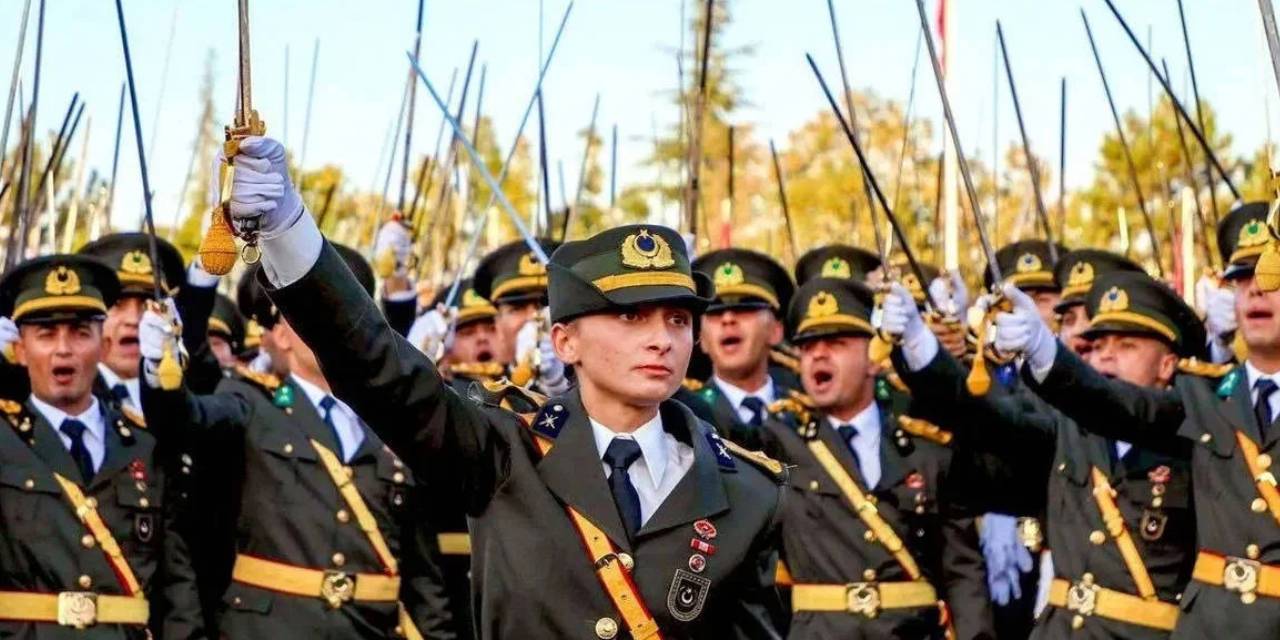 Teğmenlerin ihraç edildiği iddiasının ardından: Siyasetçi ve sanatçılardan tepkiler yağdı